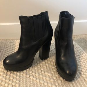 STEVE MADDEN boots, never worn, size 7